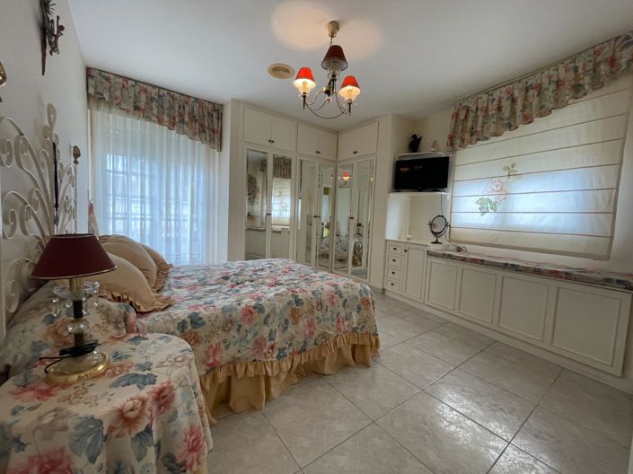 Image No.13-3 Bed Flat for sale