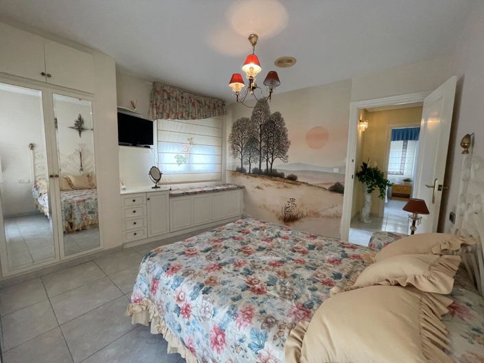 Image No.14-3 Bed Flat for sale