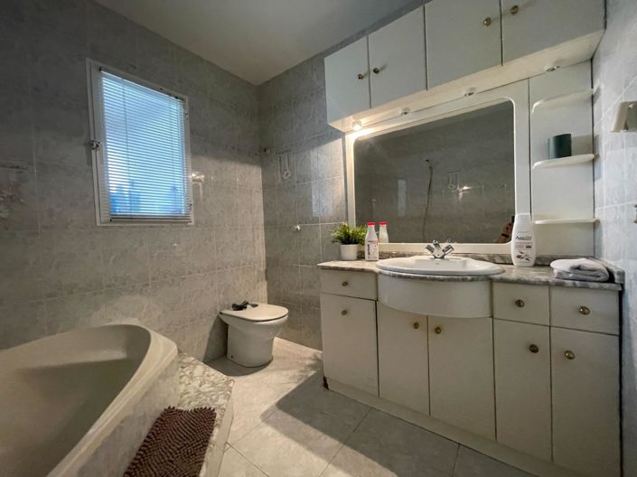 Image No.16-3 Bed Flat for sale