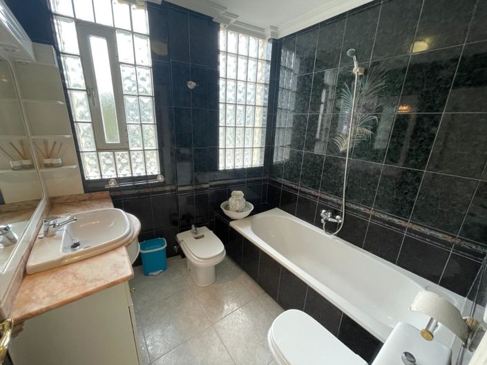 Image No.20-3 Bed Flat for sale