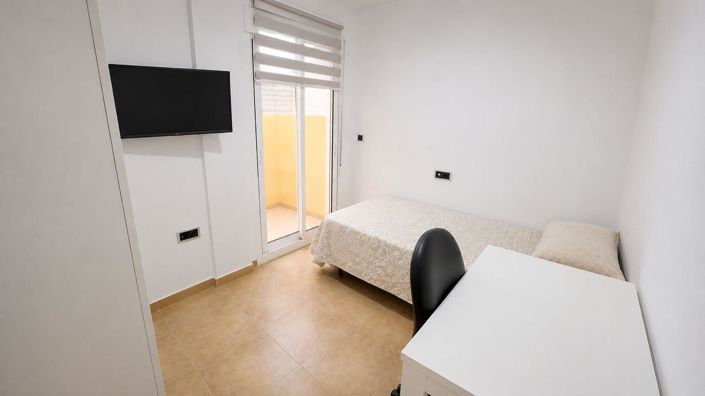 Image No.15-2 Bed Property for sale