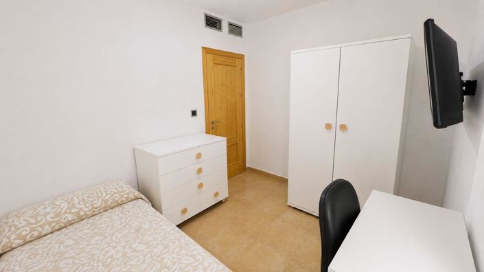Image No.16-2 Bed Property for sale