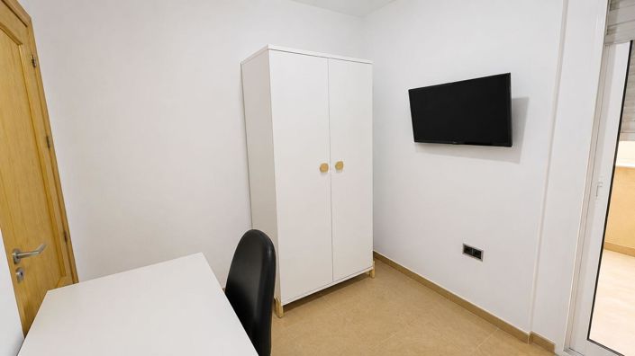 Image No.17-2 Bed Property for sale