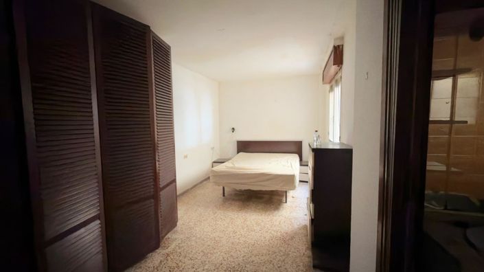 Image No.15-4 Bed Property for sale