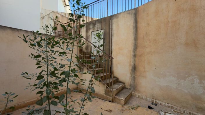 Image No.31-4 Bed Property for sale