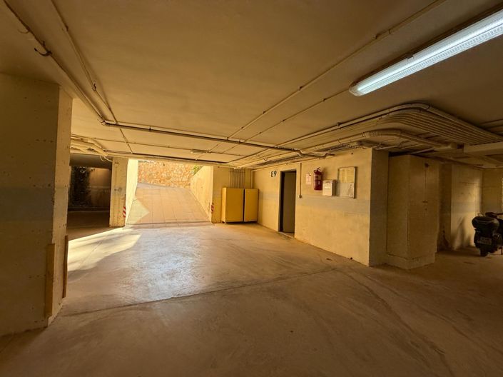 Image No.19-3 Bed Flat for sale