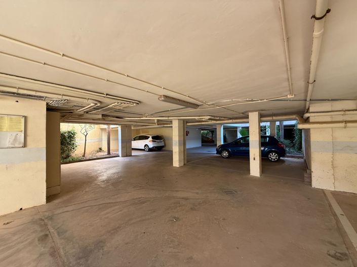 Image No.20-3 Bed Flat for sale