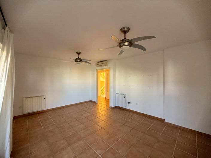 Image No.3-3 Bed Flat for sale
