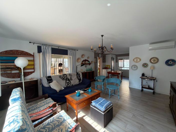 Image No.17-4 Bed Townhouse for sale