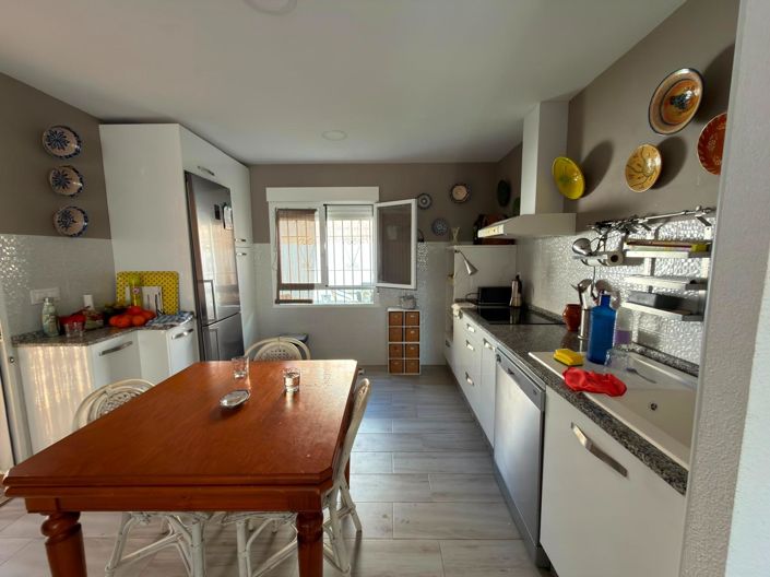 Image No.23-4 Bed Townhouse for sale