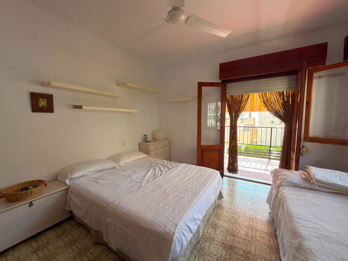 Image No.50-4 Bed Townhouse for sale