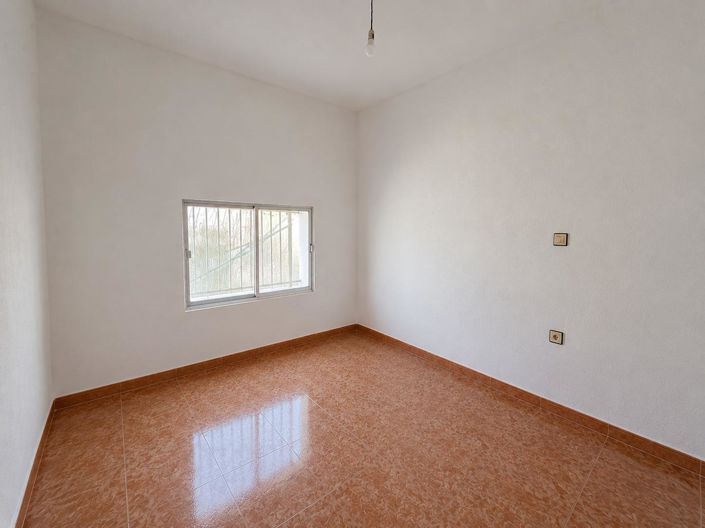 Image No.17-4 Bed Townhouse for sale