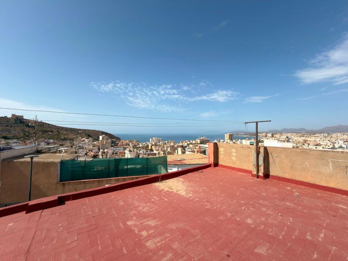 Image No.24-4 Bed Townhouse for sale