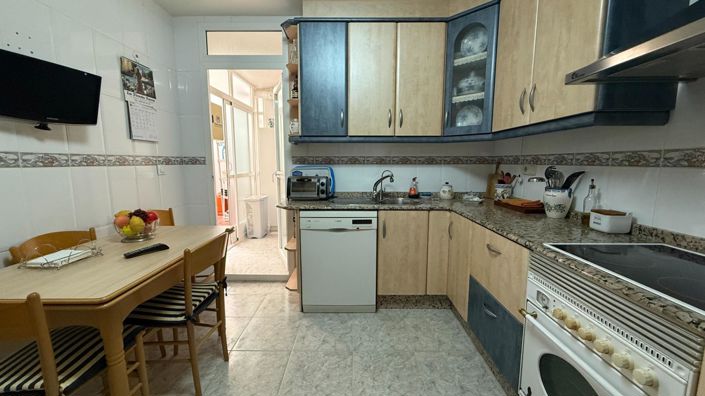 Image No.14-4 Bed Flat for sale
