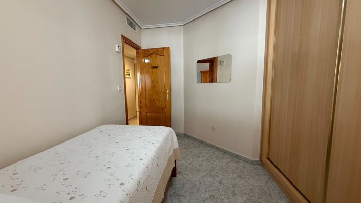 Image No.19-4 Bed Flat for sale