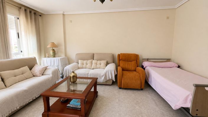 Image No.2-4 Bed Flat for sale