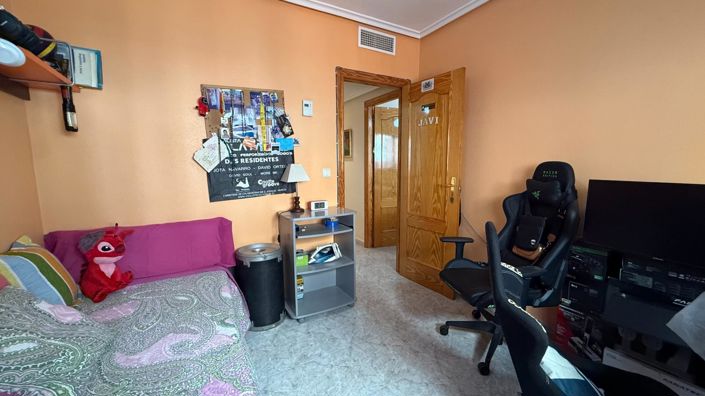 Image No.21-4 Bed Flat for sale