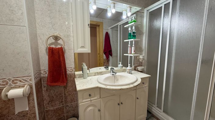 Image No.25-4 Bed Flat for sale