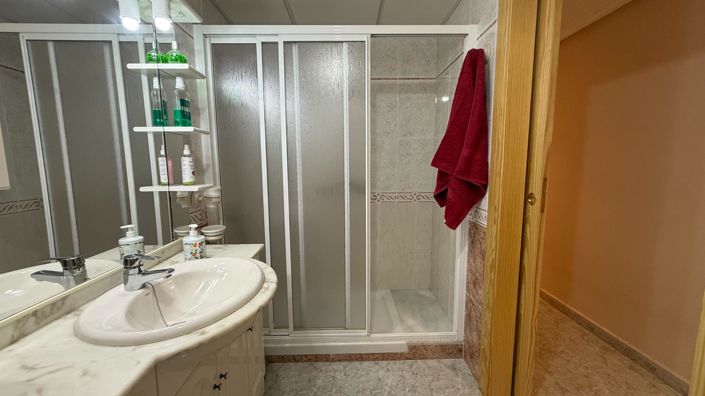 Image No.26-4 Bed Flat for sale