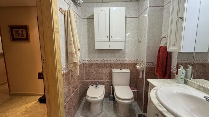 Image No.27-4 Bed Flat for sale