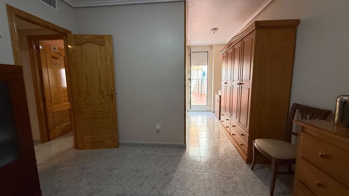 Image No.28-4 Bed Flat for sale