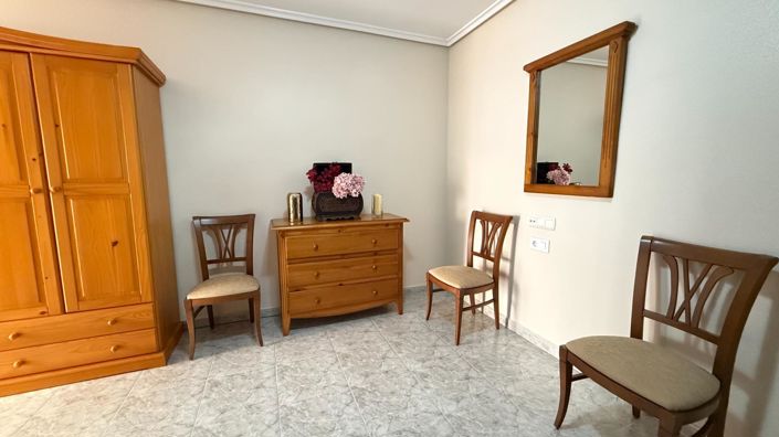 Image No.29-4 Bed Flat for sale