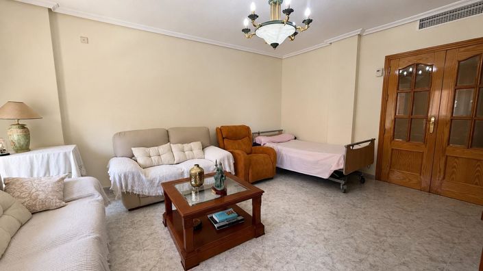 Image No.3-4 Bed Flat for sale