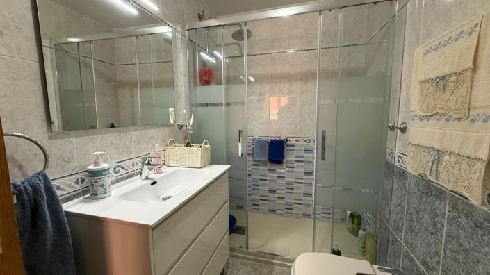 Image No.32-4 Bed Flat for sale