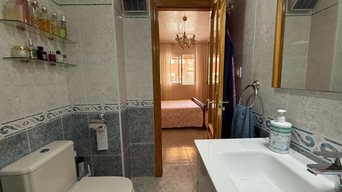 Image No.33-4 Bed Flat for sale