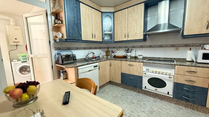 Image No.39-4 Bed Flat for sale