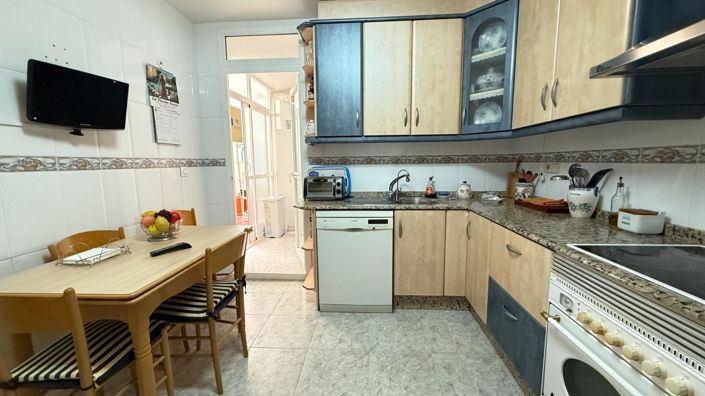 Image No.8-4 Bed Flat for sale