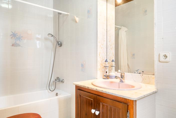 Image No.13-4 Bed Country House for sale