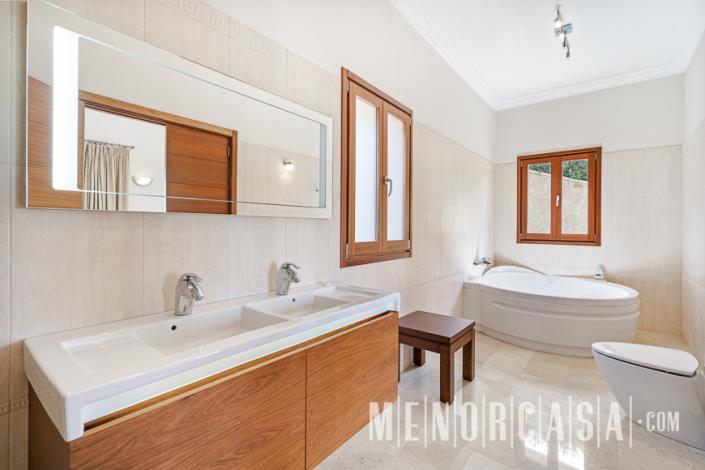 Image No.8-5 Bed Villa / Detached for sale