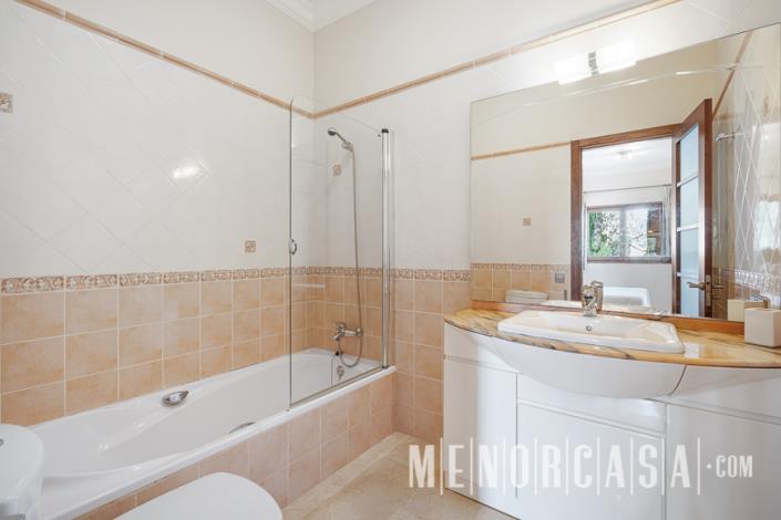 Image No.29-5 Bed Villa / Detached for sale