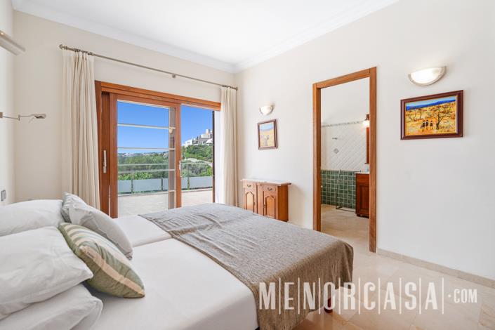 Image No.42-5 Bed Villa / Detached for sale