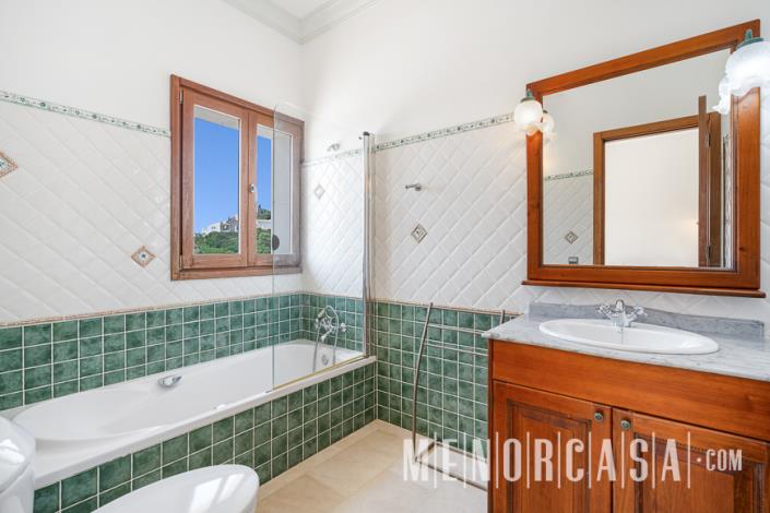 Image No.43-5 Bed Villa / Detached for sale