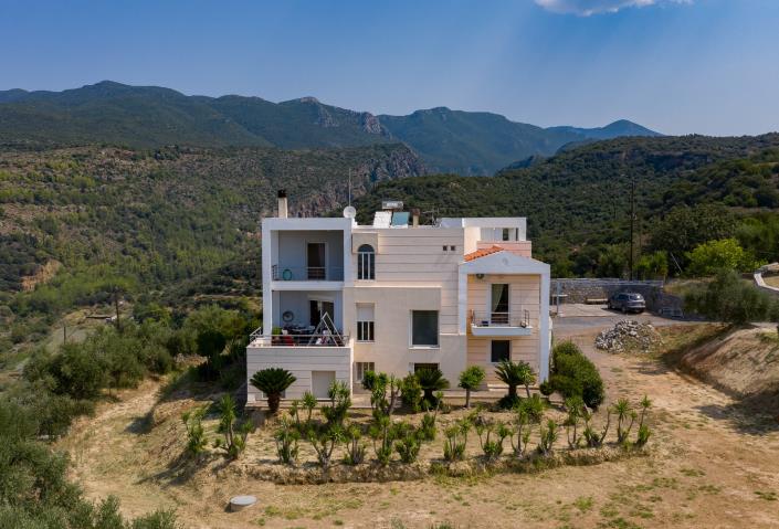Image No.1-4 Bed Villa for sale