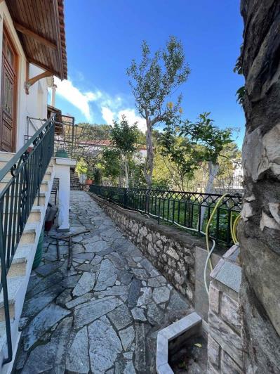 Image No.8-4 Bed Property for sale