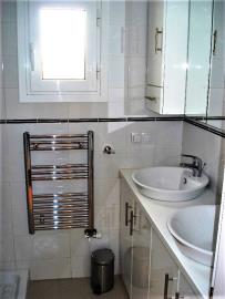 1-HS-3-INSIDE--------1ST-FLOOR-BATHROOM