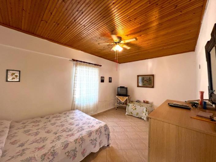 Image No.10-2 Bed House for sale