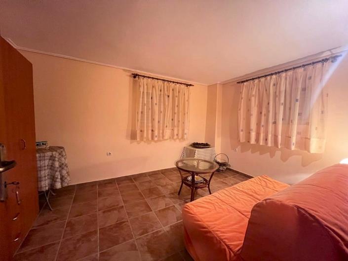 Image No.20-5 Bed Maisonette for sale