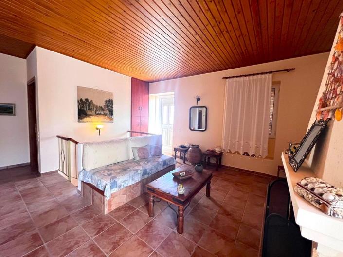 Image No.24-5 Bed Maisonette for sale