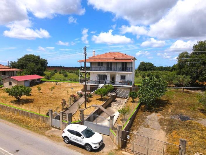 Image No.1-4 Bed House for sale