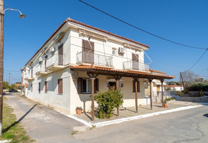 Image No.2-Un hôtel de 11 chambres à vendre à Methoni