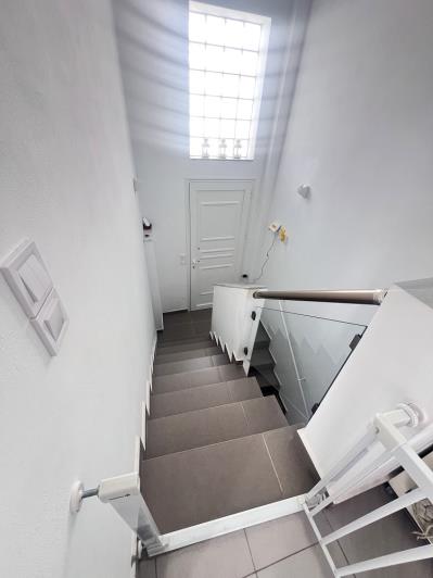 Image No.17-2 Bed House for sale