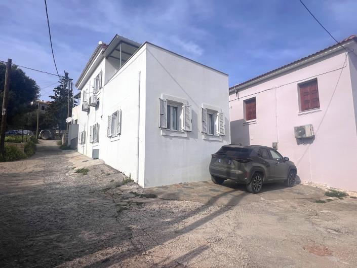 Image No.8-2 Bed House for sale