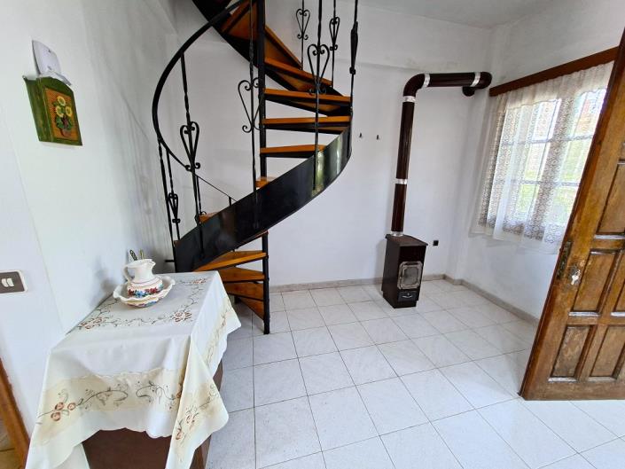 Image No.8-2 Bed House for sale