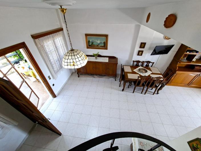 Image No.17-2 Bed House for sale