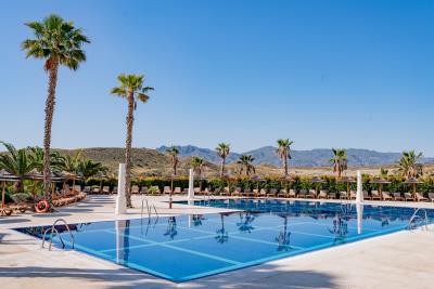 Valle-del-Este-4-star-Hotel-Outdoor-Pool