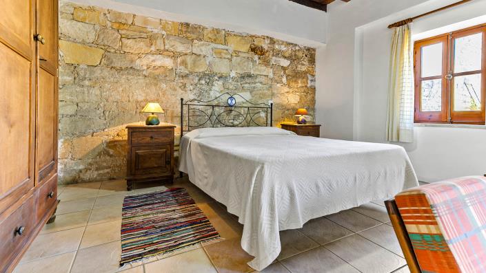 Image No.15-8 Bed Hotel for sale